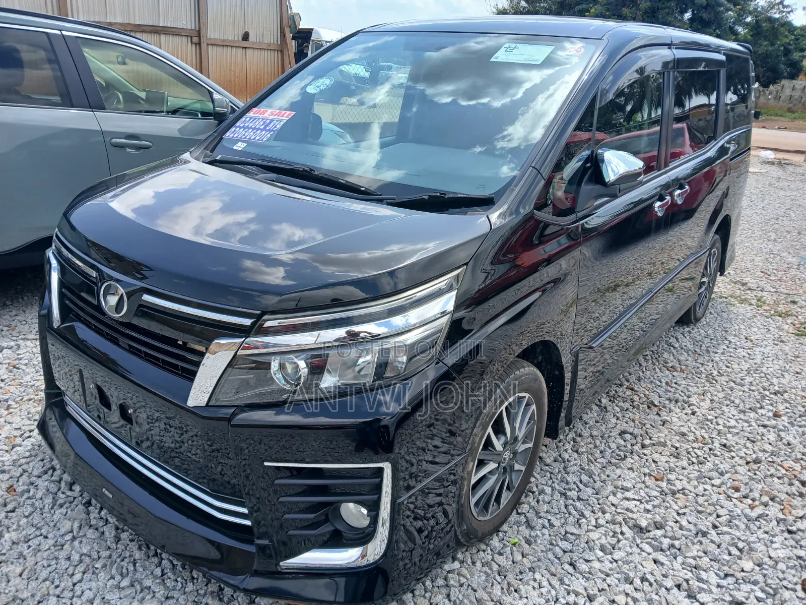 Toyota Voxy 2014 Black