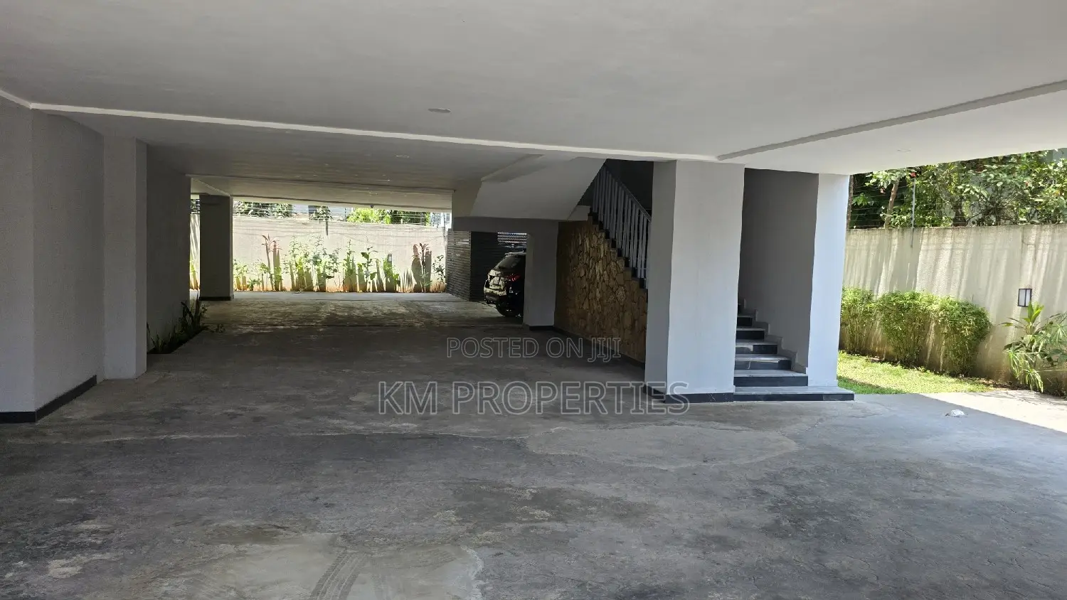 Fully-Furnished 2 Beds Airbnb in Labone