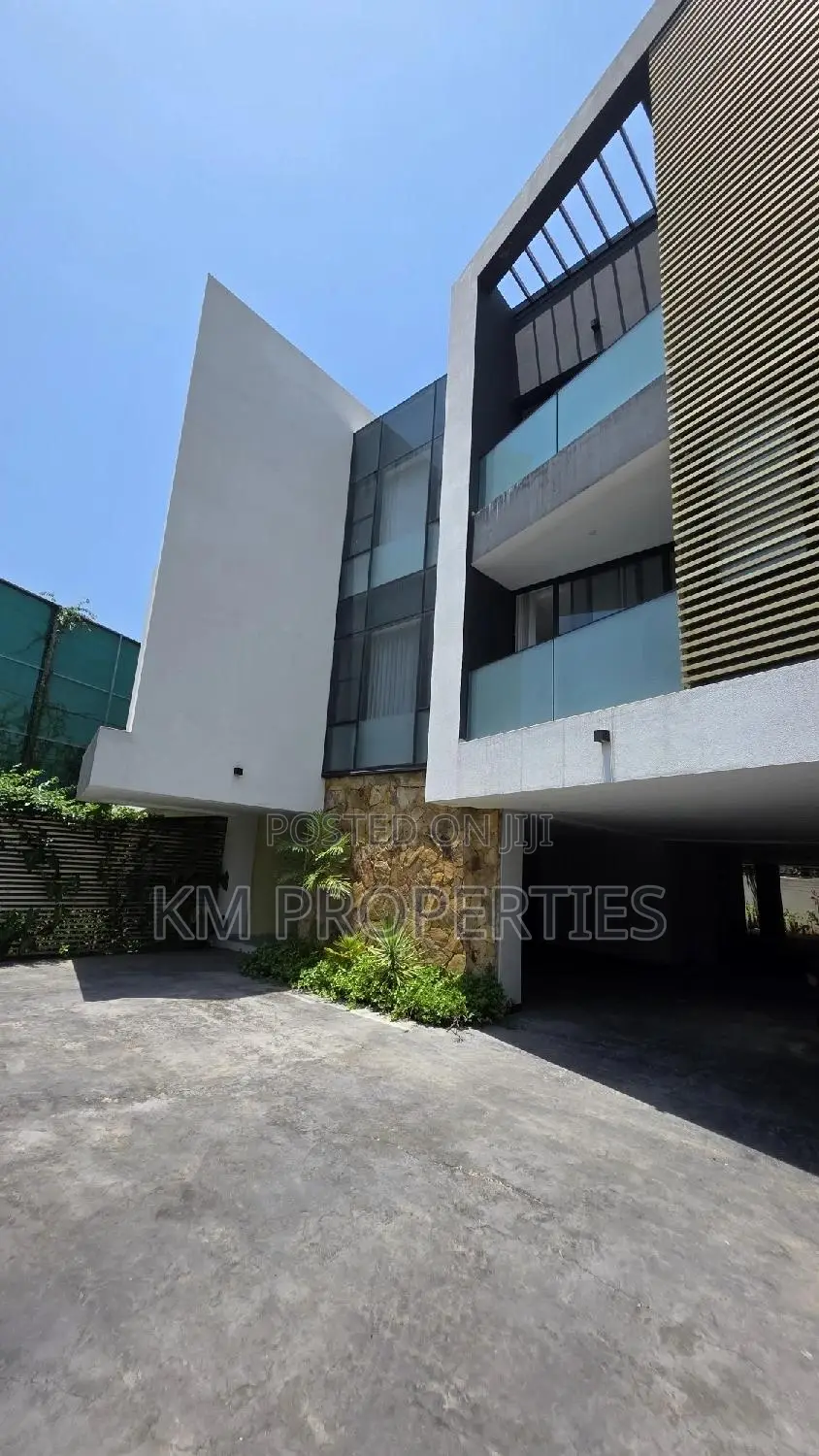 Fully-Furnished 2 Beds Airbnb in Labone