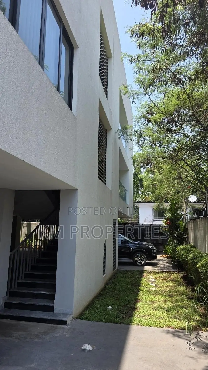 Fully-Furnished 2 Beds Airbnb in Labone