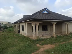 6bdrm House in B2 Properties Agency, Kwabre for sale