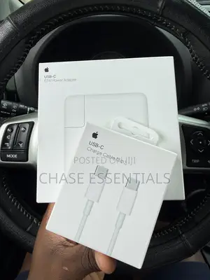 Apple 61W Adapter + Apple USB-C to USB-C Cable (2m)