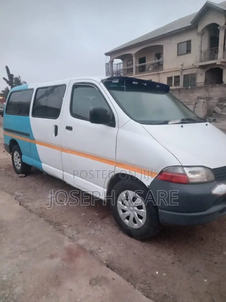 Toyota HiAce 2010 White
