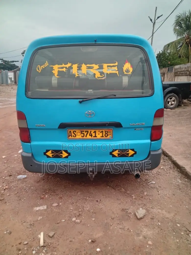 Toyota HiAce 2010 White