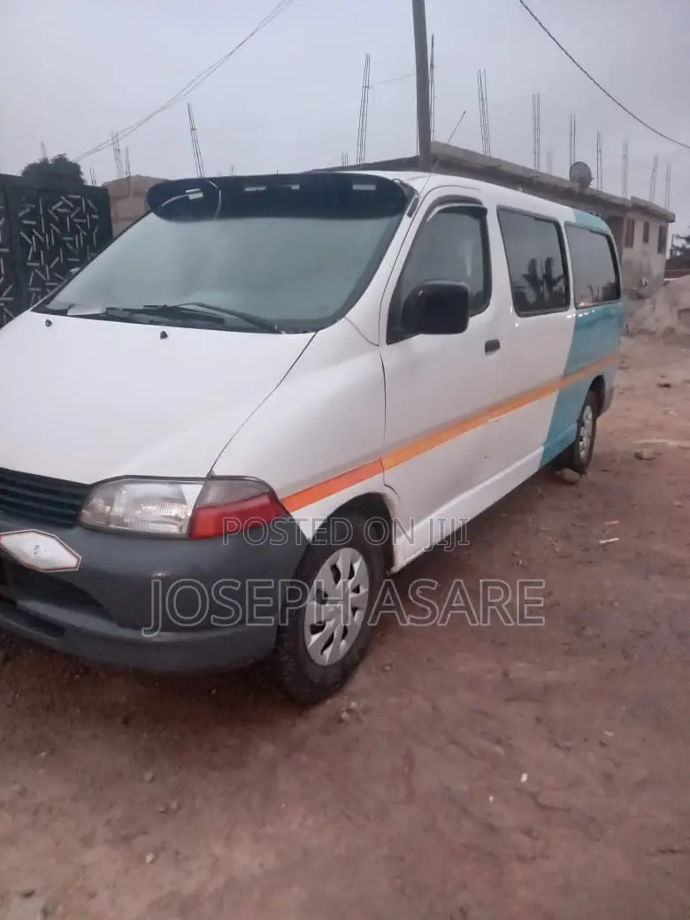 Toyota HiAce 2010 White