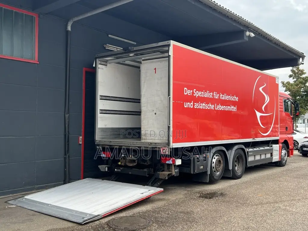 Refrigerator Truck