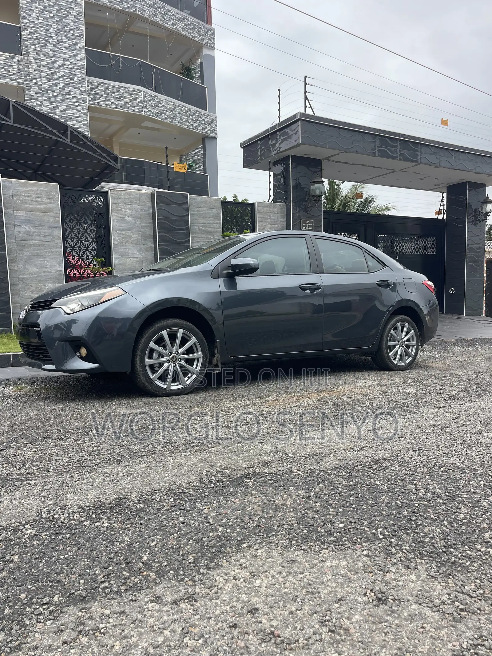 Toyota Corolla LE 4dr Sedan (1.8L 4cyl CVT) 2016 Gray