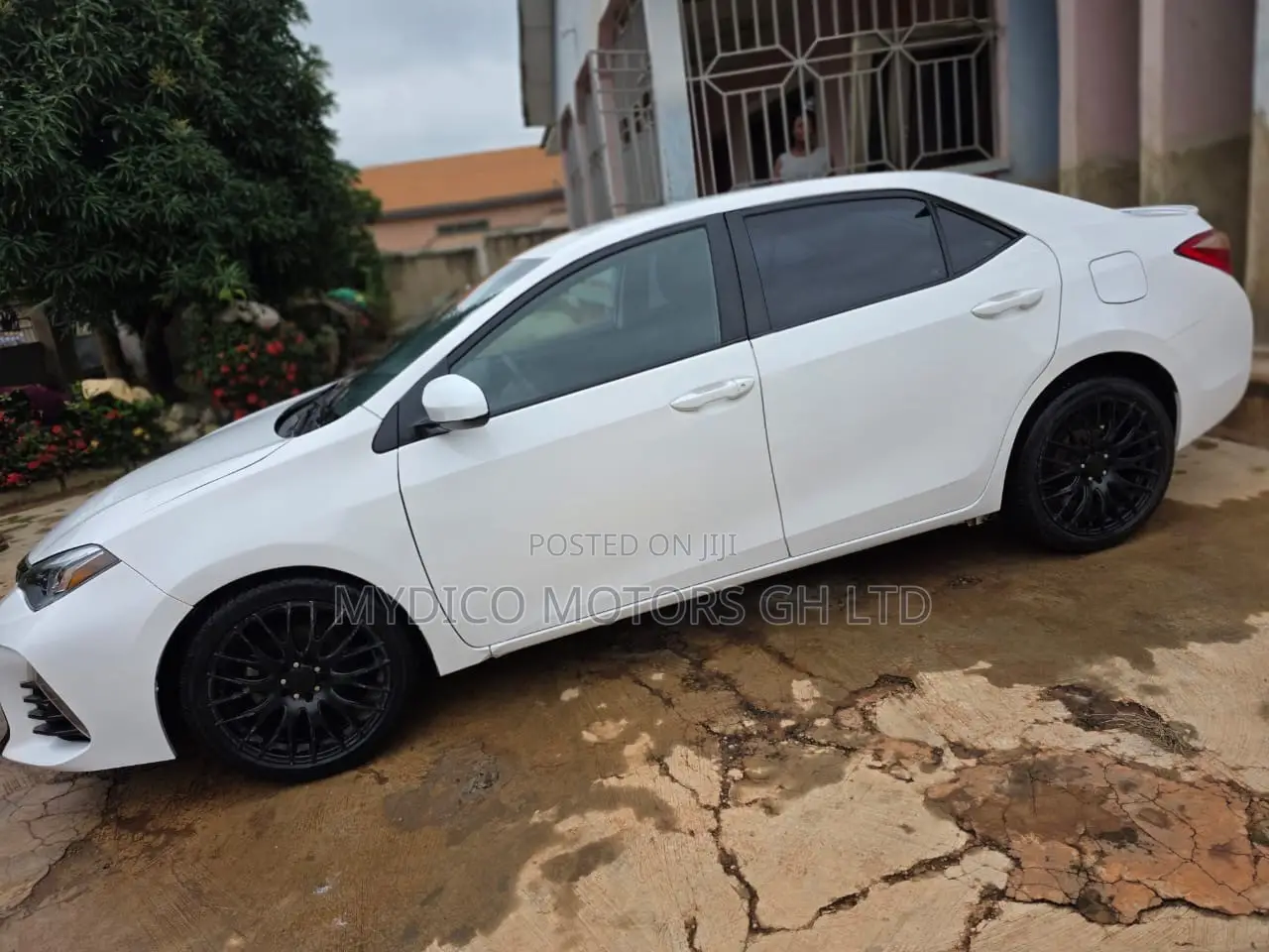 Toyota Corolla LE (1.8L 4cyl 2A) 2018 White