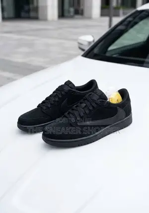 Jordan 1 Low Black Cat