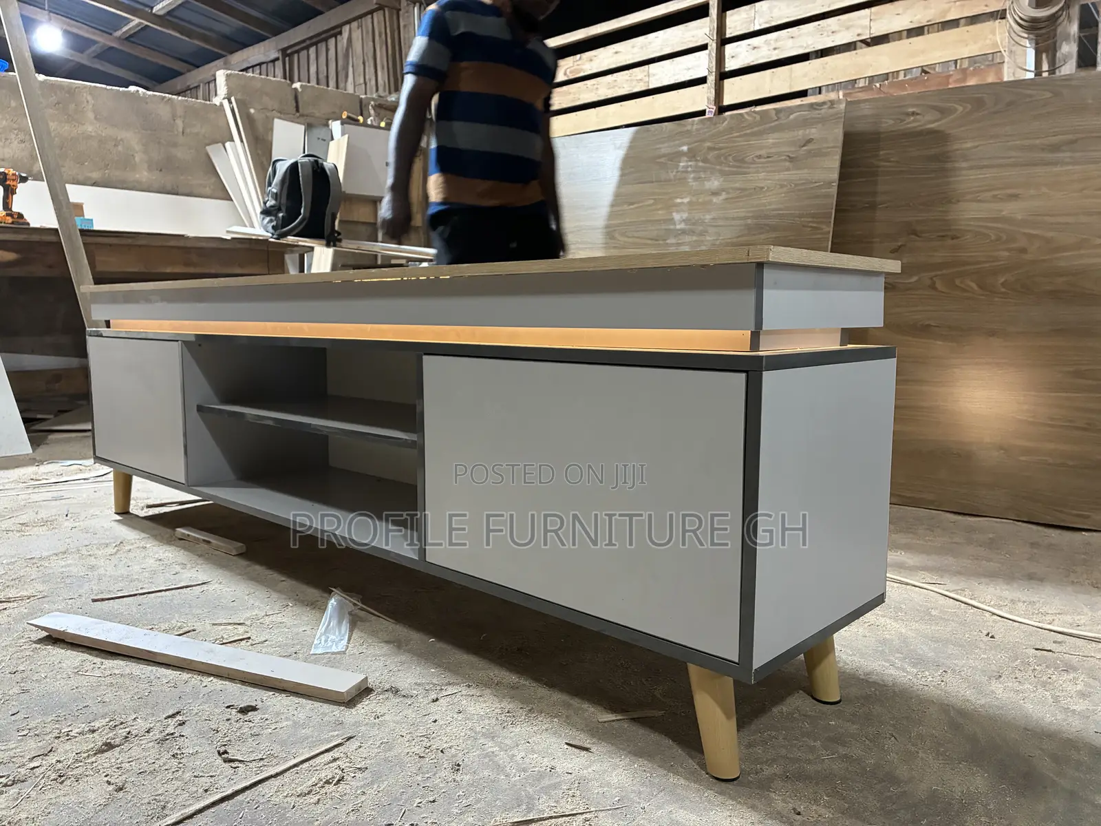 7 Feet Long Laminated Neat TV Stand