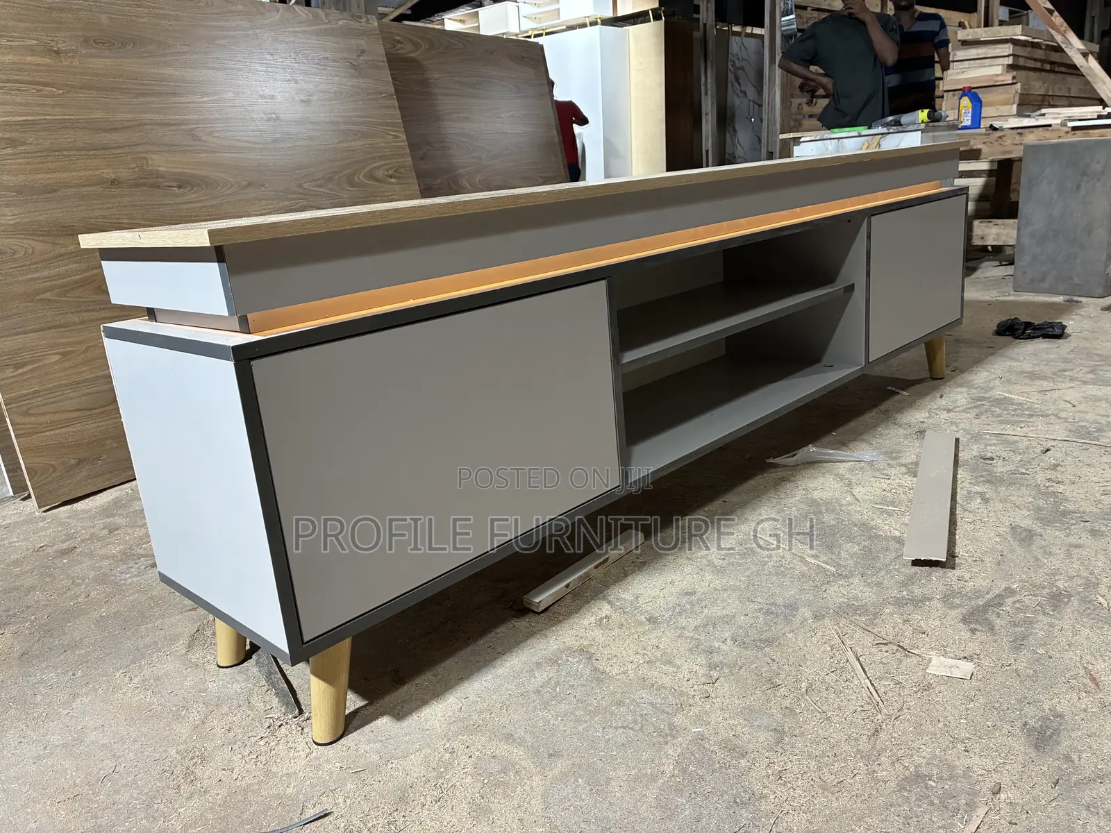 7 Feet Long Laminated Neat TV Stand