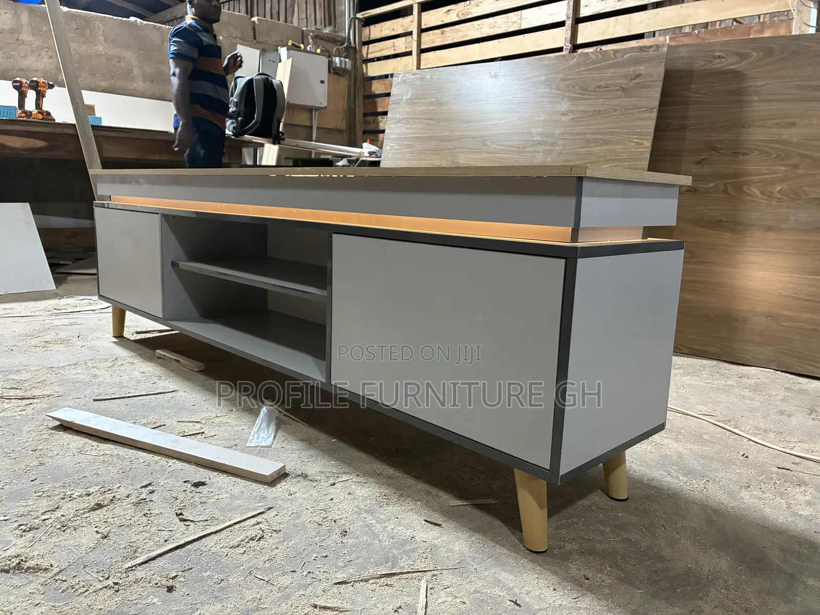 7 Feet Long Laminated Neat TV Stand