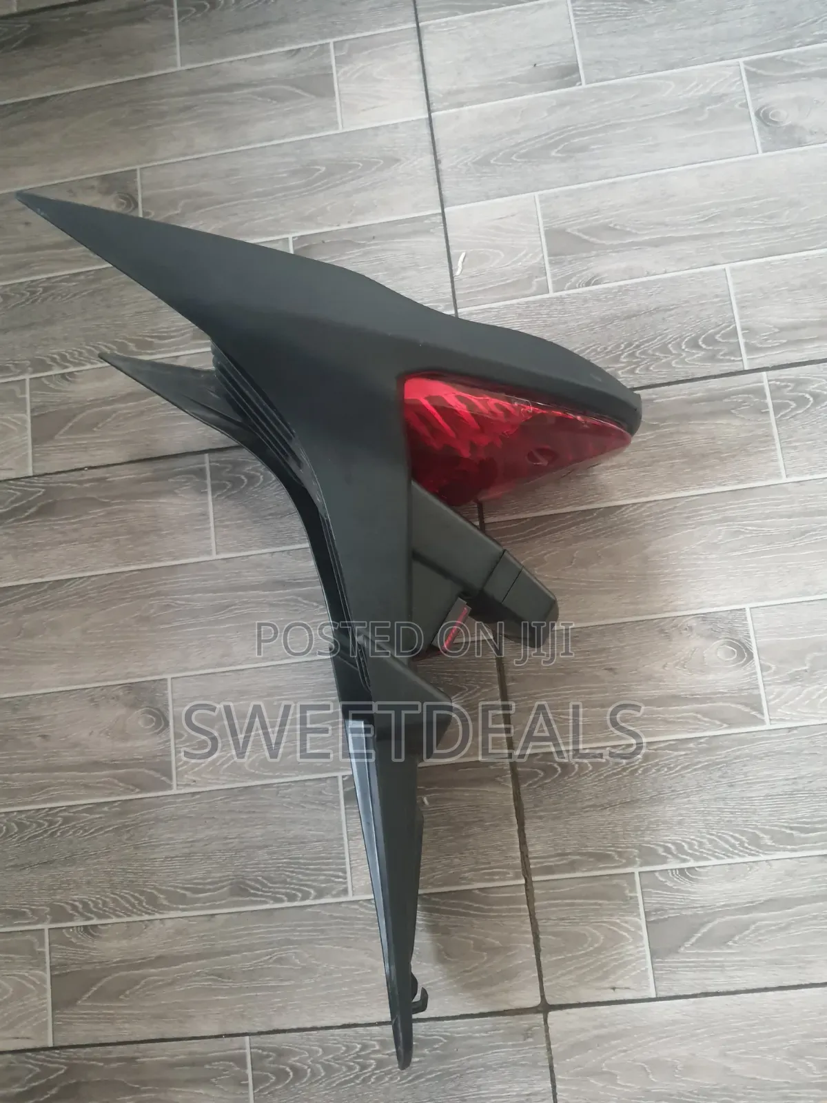 Universal Motorcycle Rear Fender Assembly With Tail Light