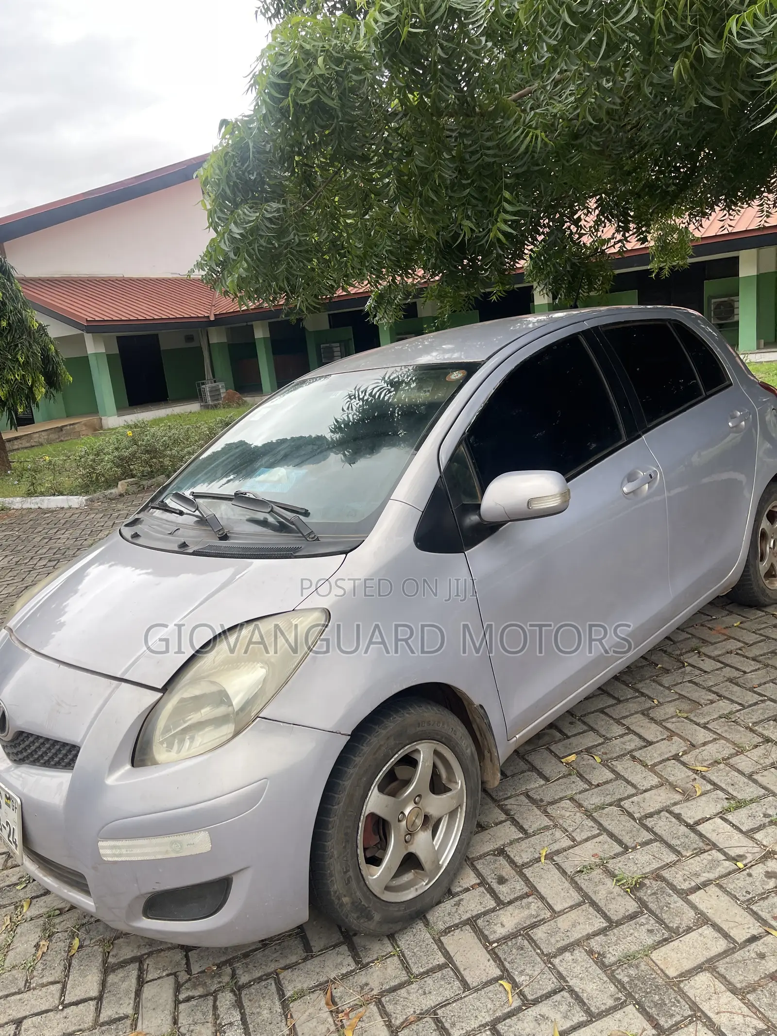 Toyota Vitz 1.3 FWD 5dr 2010 Silver