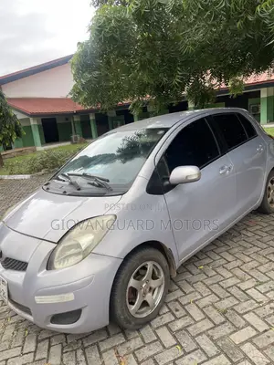 Toyota Vitz 1.3 FWD 5dr 2010 Silver
