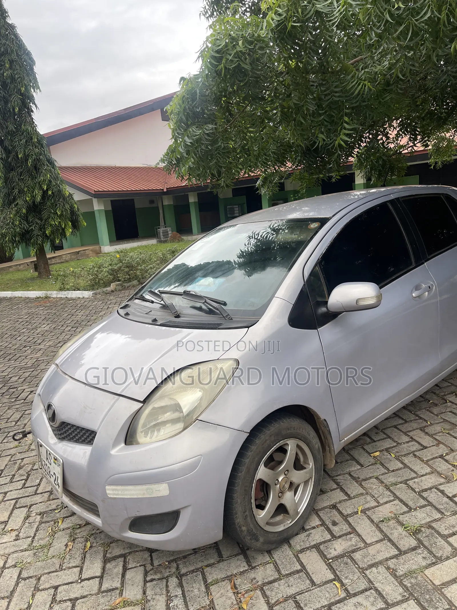 Toyota Vitz 1.3 FWD 5dr 2010 Silver