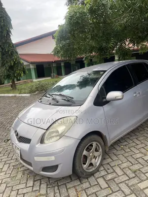 Toyota Vitz 1.3 FWD 5dr 2010 Silver