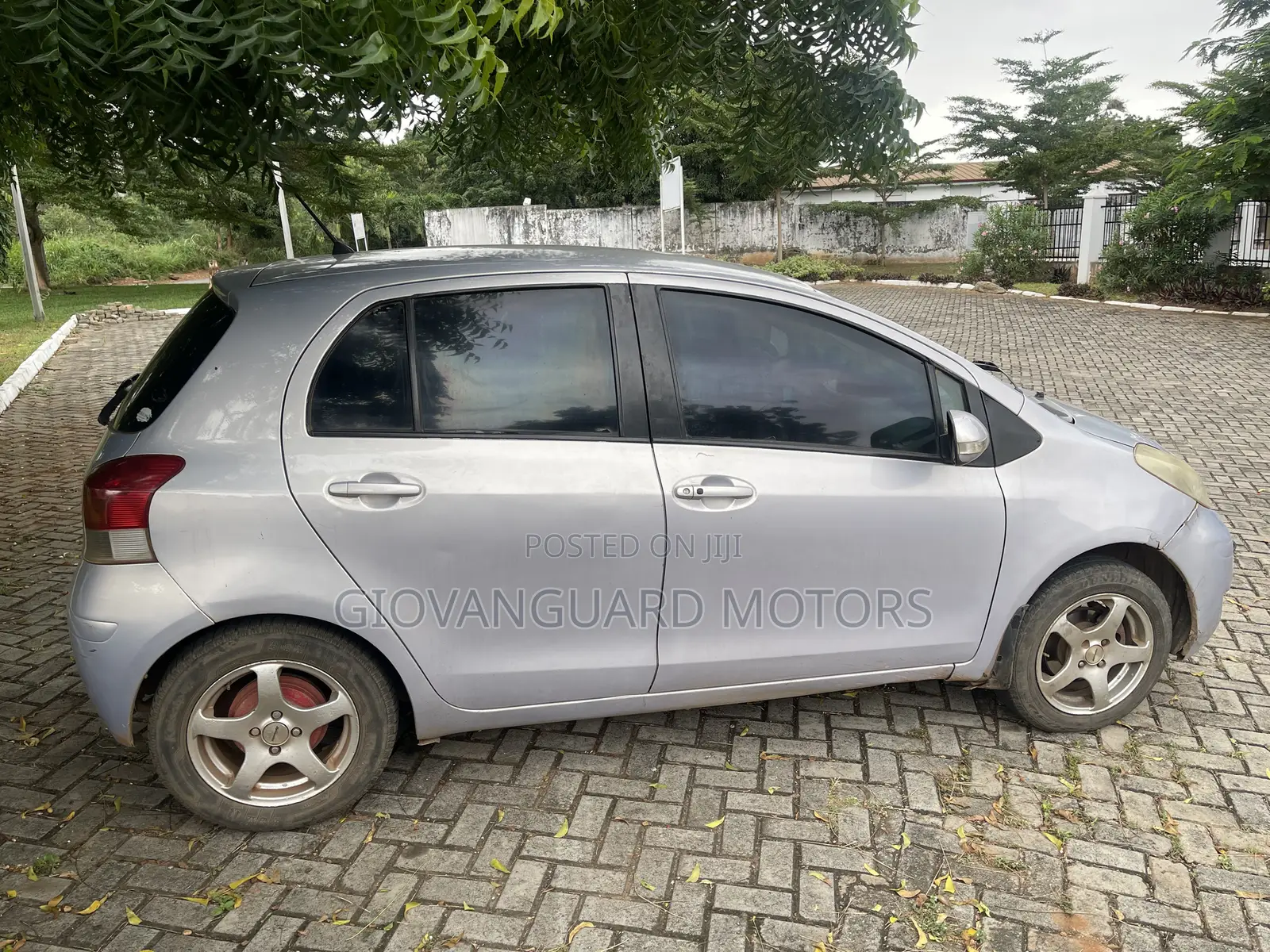 Toyota Vitz 1.3 FWD 5dr 2010 Silver