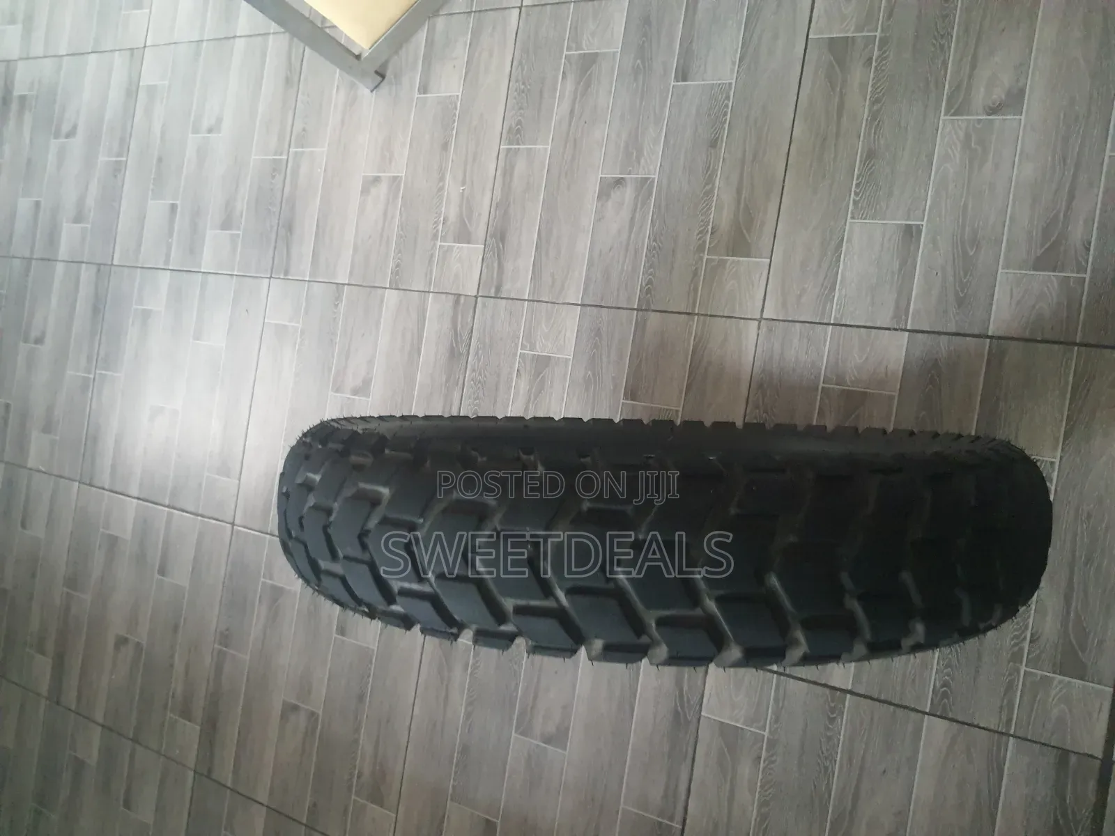 Brand New 110/90-17 Rear Motorcycle Tyre – Universal Fit for Motorbike
