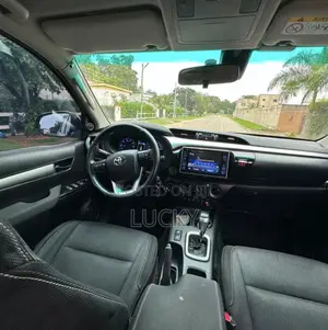 Toyota Hilux 2017 Red