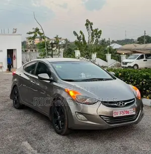 Hyundai Elantra GLS Sedan FWD (1.8L 4cyl 6A) 2013 Beige