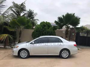 Toyota Corolla LE 4dr Sedan (1.8L 4cyl 4A) 2013 Silver