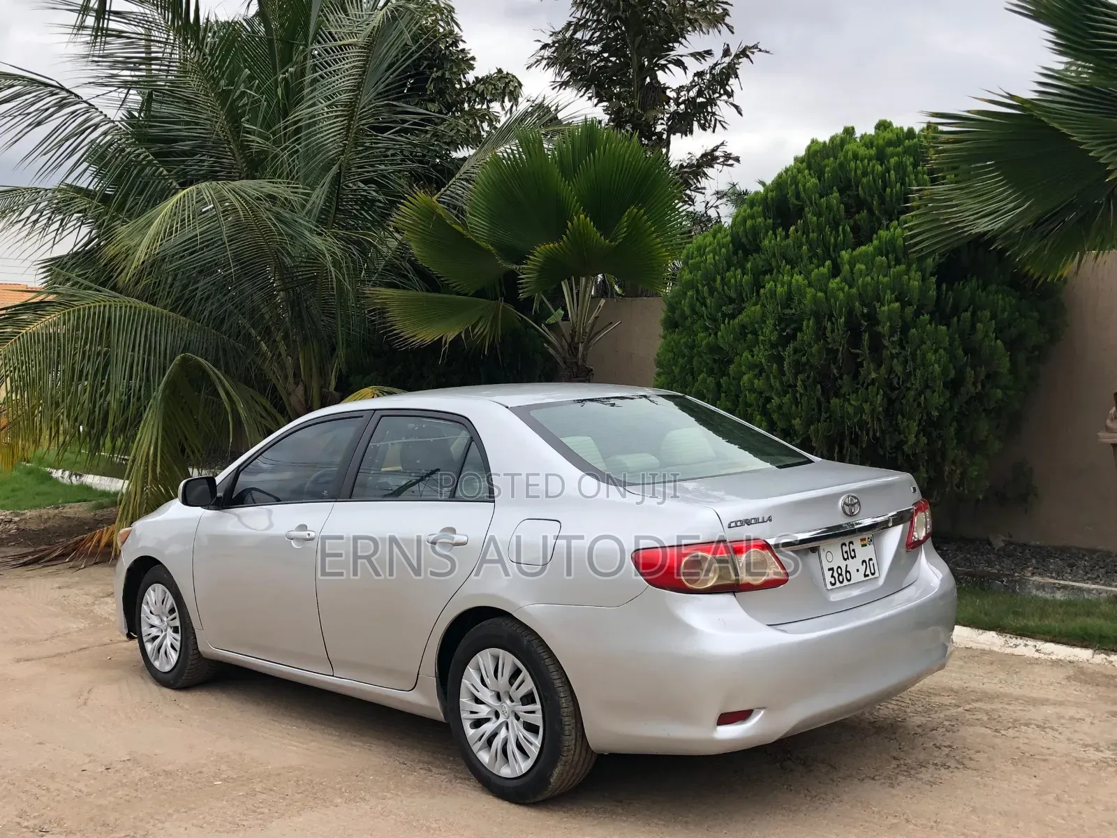 Toyota Corolla LE 4dr Sedan (1.8L 4cyl 4A) 2013 Silver