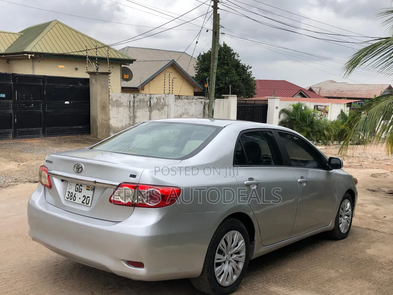 Toyota Corolla LE 4dr Sedan (1.8L 4cyl 4A) 2013 Silver