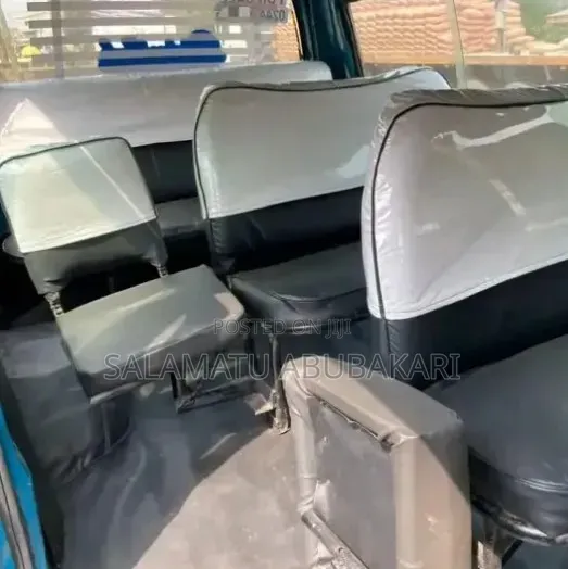Hyundai H-100 2002 Blue