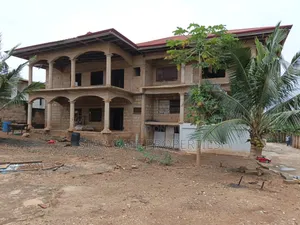 15bdrm House in Santasi Apre, Kumasi Metropolitan for sale