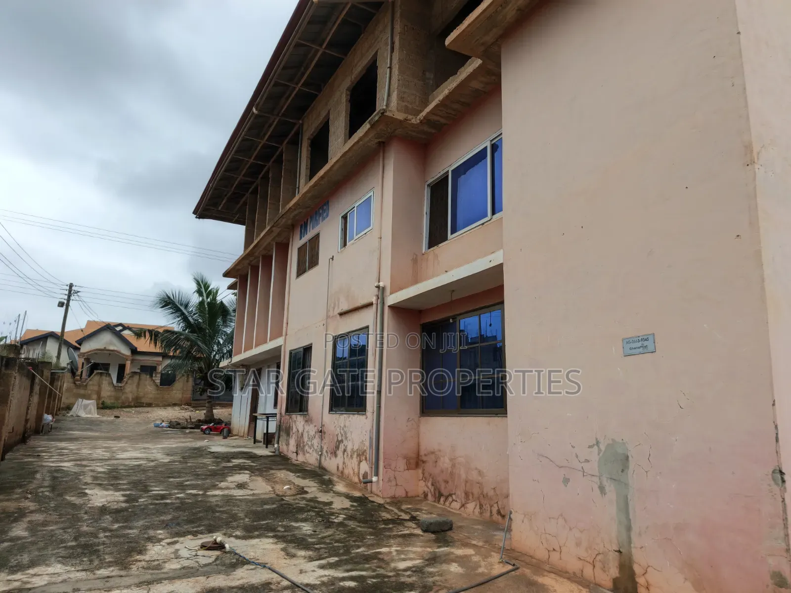 15bdrm House in Santasi Apre, Kumasi Metropolitan for sale