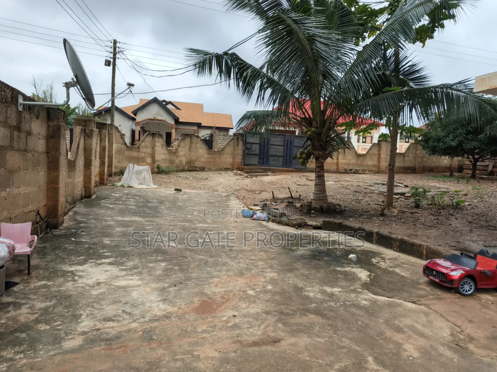 15bdrm House in Santasi Apre, Kumasi Metropolitan for sale