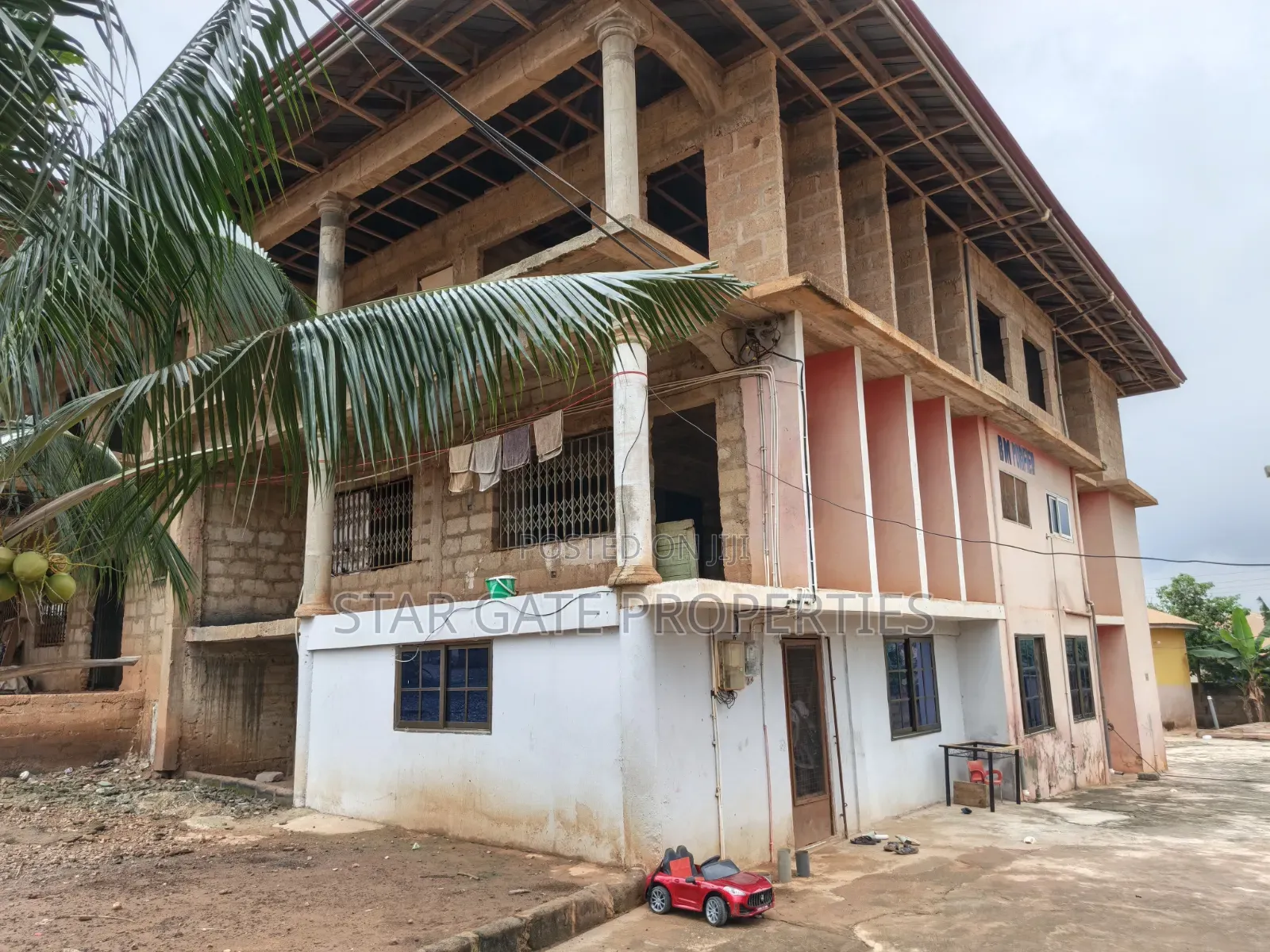 15bdrm House in Santasi Apre, Kumasi Metropolitan for sale