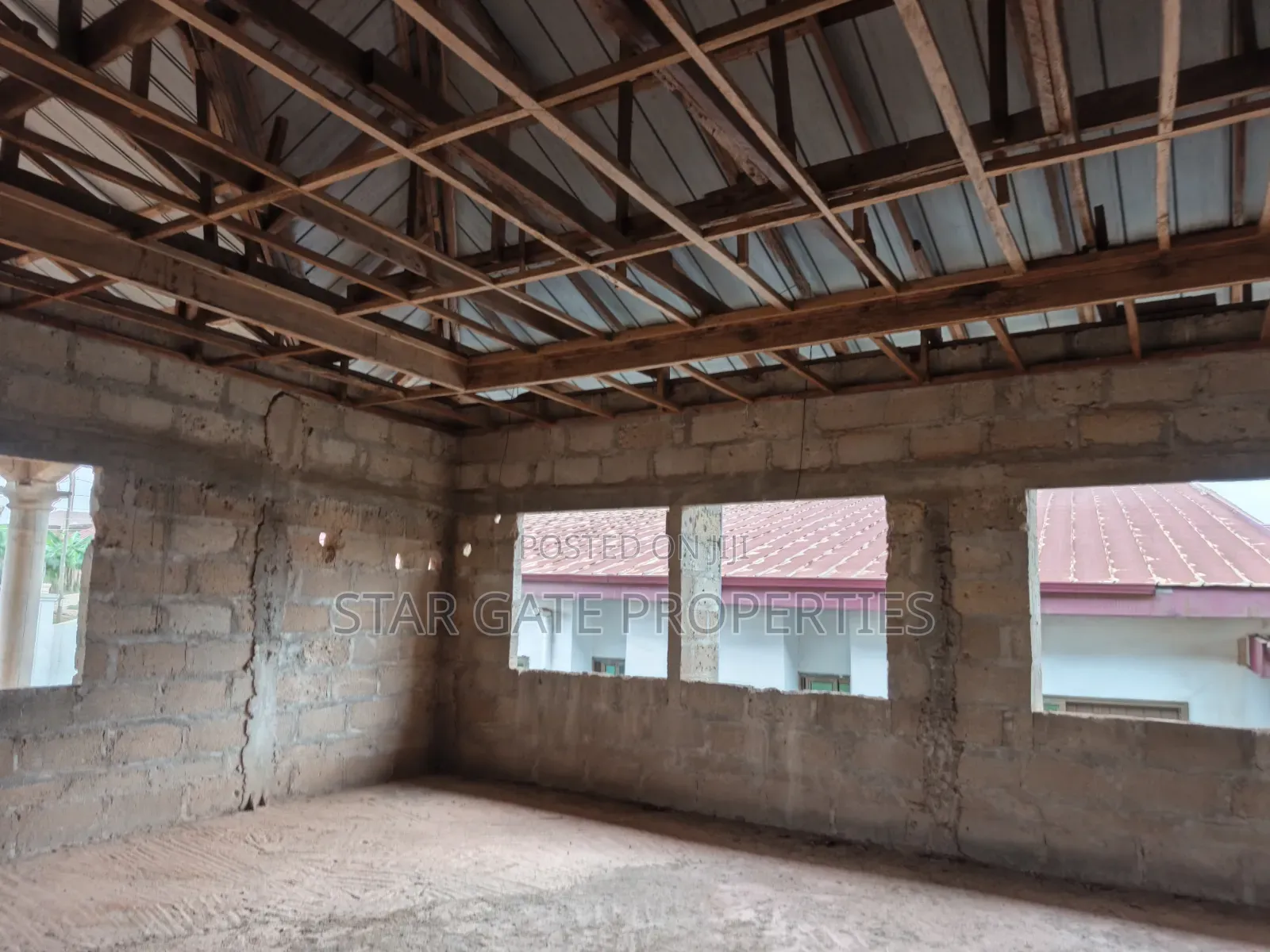 15bdrm House in Santasi Apre, Kumasi Metropolitan for sale