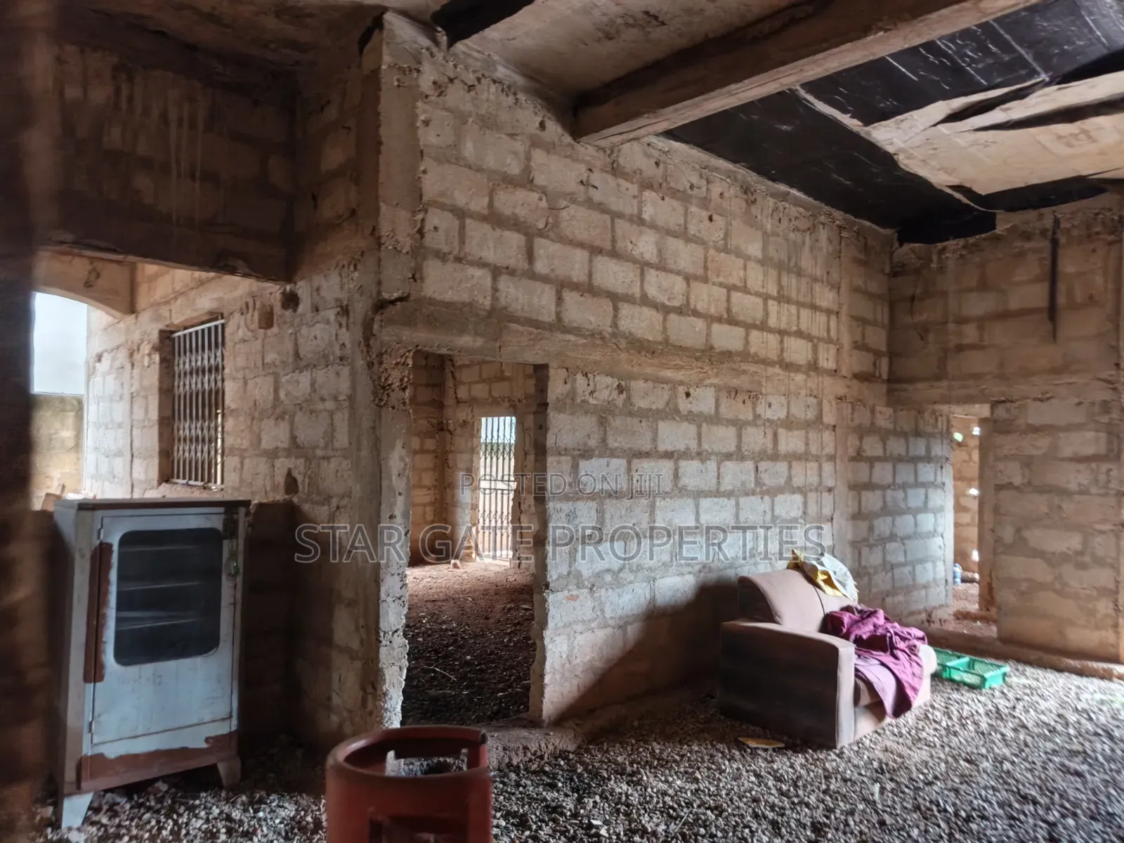 15bdrm House in Santasi Apre, Kumasi Metropolitan for sale