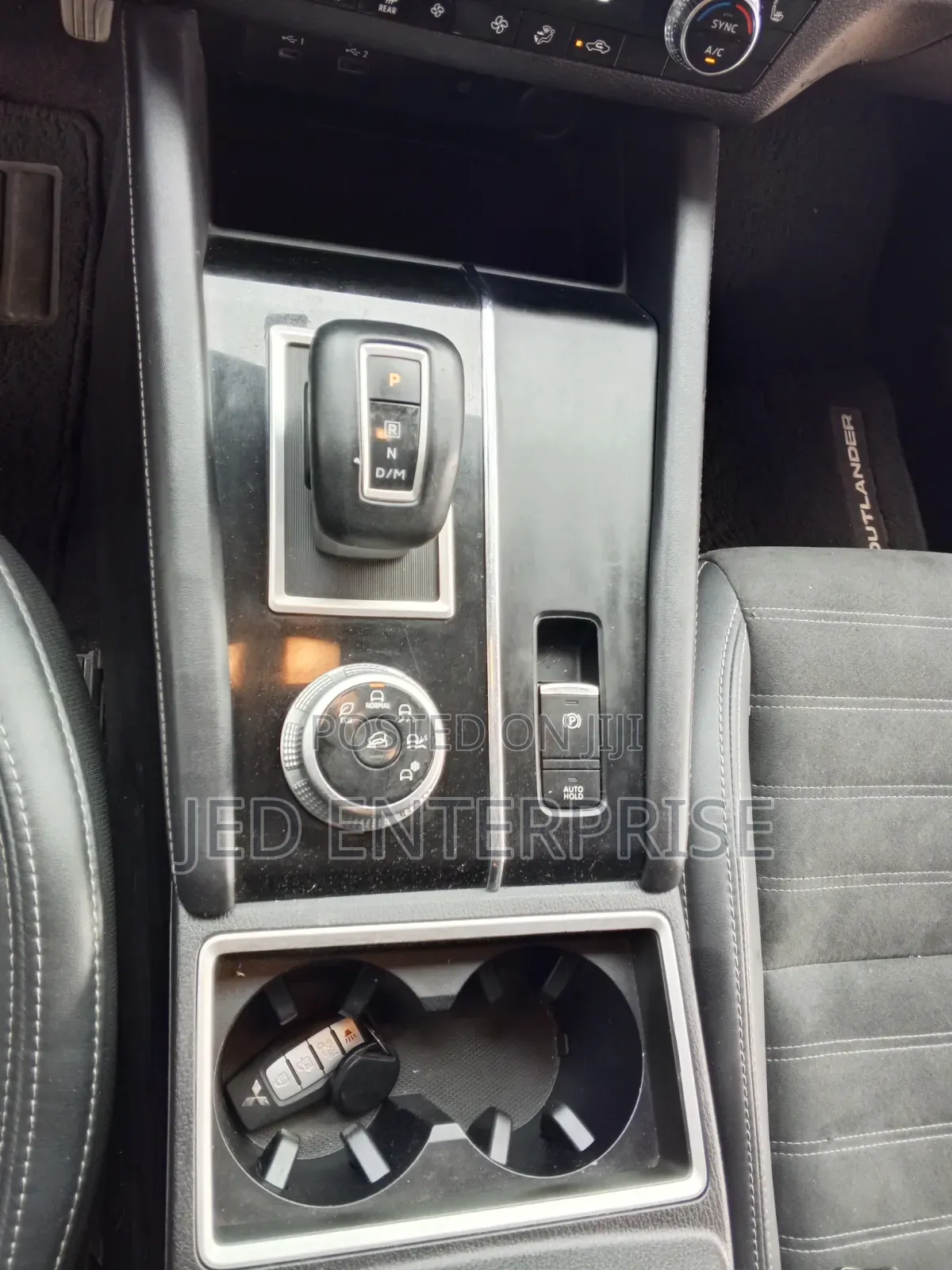 Mitsubishi Outlander 2024 White