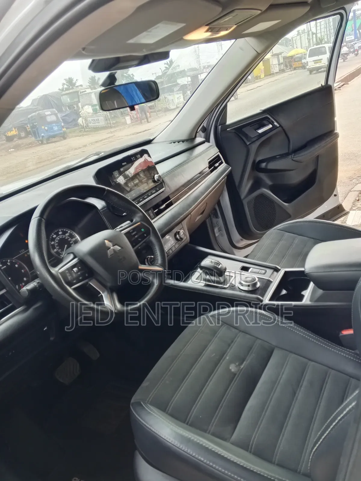 Mitsubishi Outlander 2024 White