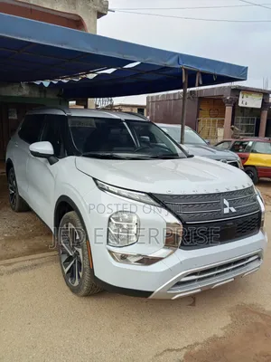 Mitsubishi Outlander 2024 White