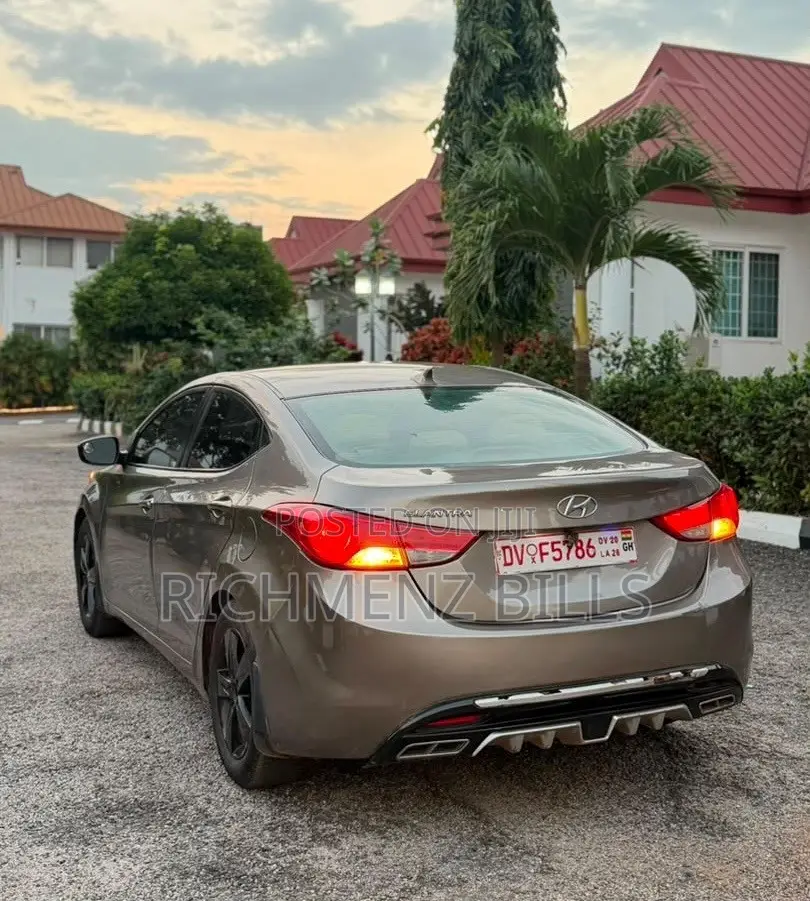 Hyundai Elantra GLS Sedan FWD (1.8L 4cyl 6A) 2013 Beige