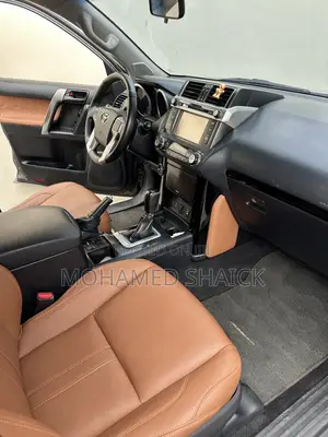 Toyota Land Cruiser Prado 2017 Gray