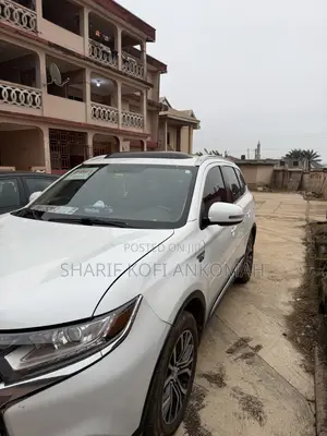 Mitsubishi Outlander 2018 White