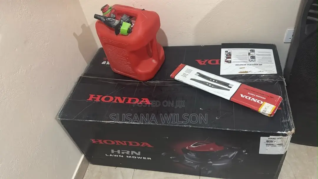 Brand New Honda 21” Self Propelled Mower With Extra Accesories