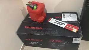 Brand New Honda 21” Self Propelled Mower With Extra Accesories