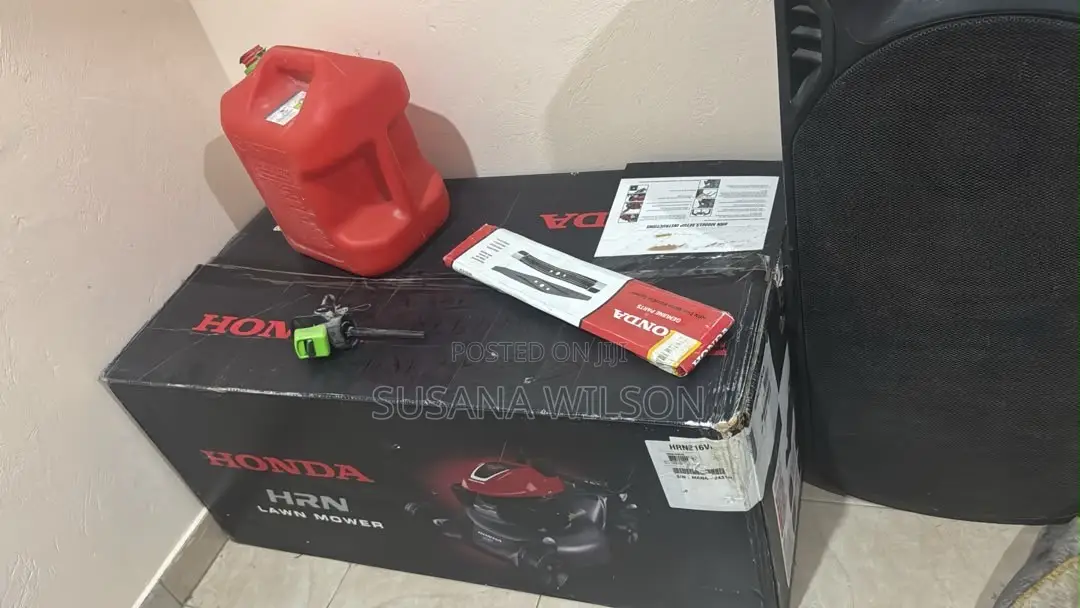 Brand New Honda 21” Self Propelled Mower With Extra Accesories