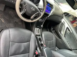Hyundai Elantra GLS Sedan FWD (1.8L 4cyl 6M) 2013 Gray