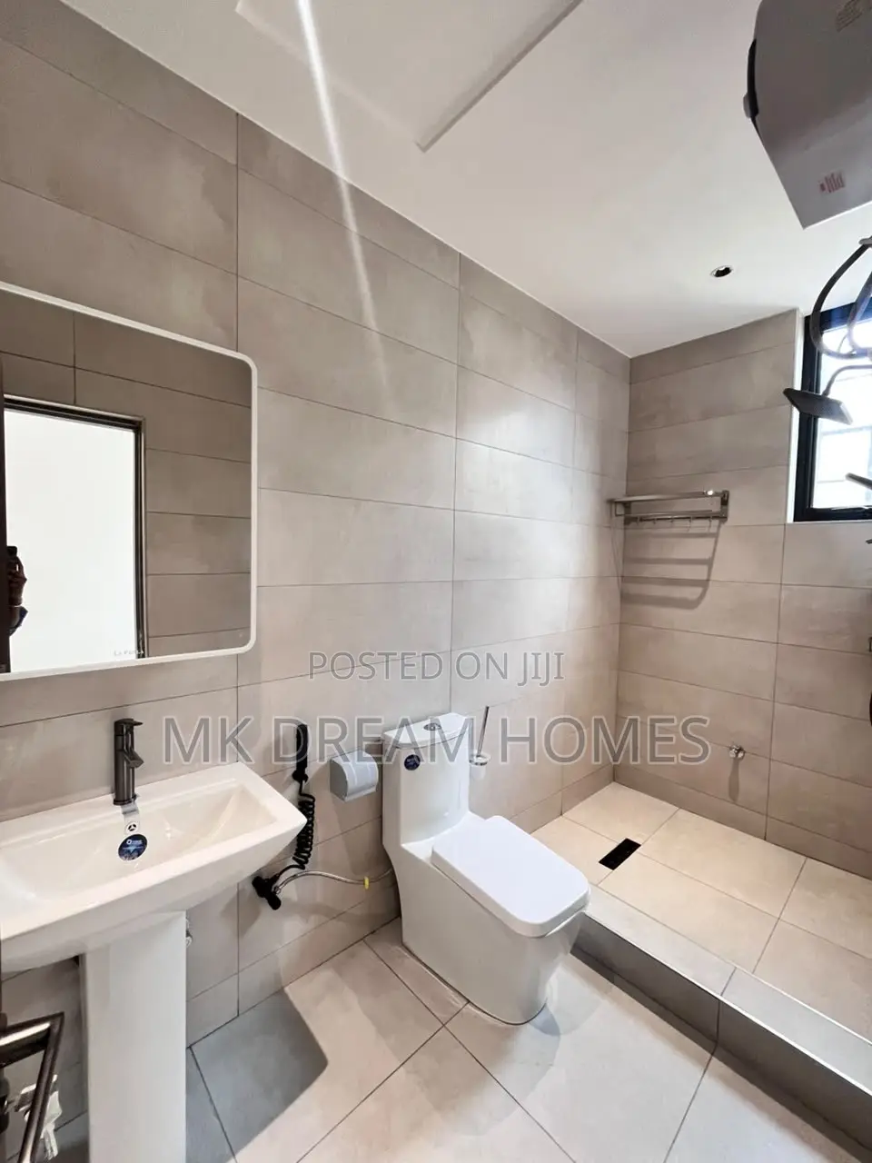 4bdrm House in Ashaley Botwe for sale