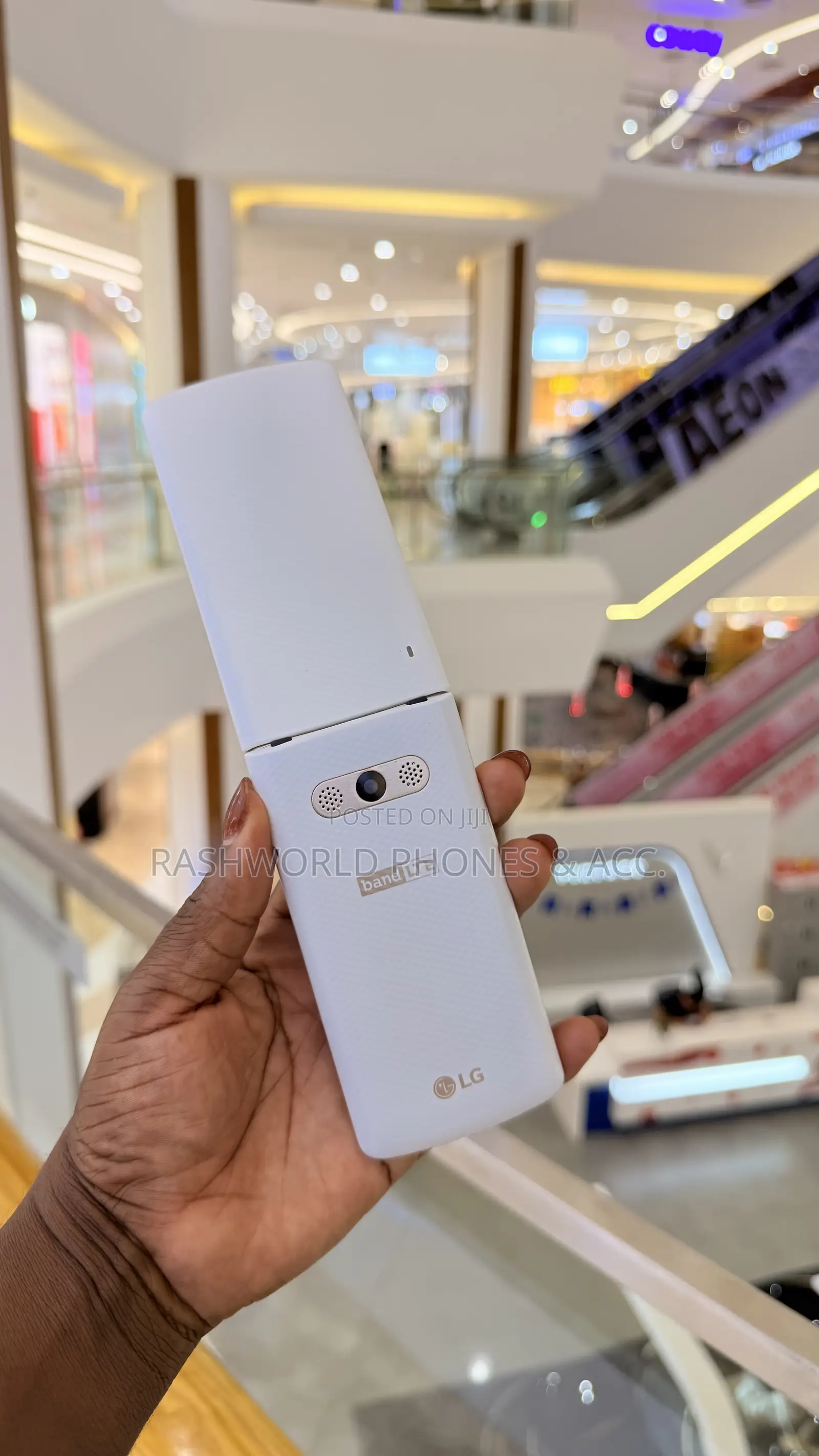 New LG Folder 8 GB White