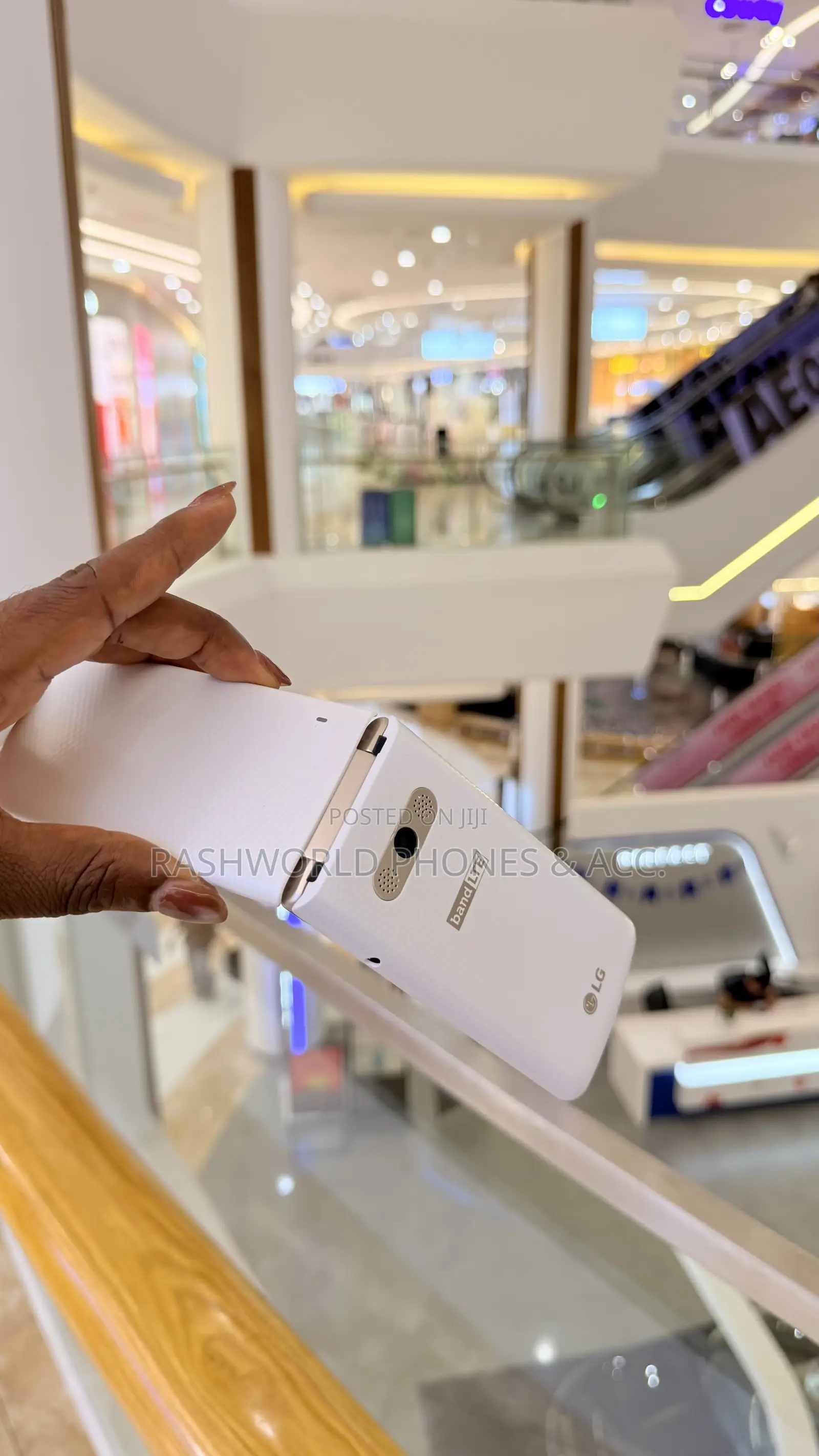 New LG Folder 8 GB White