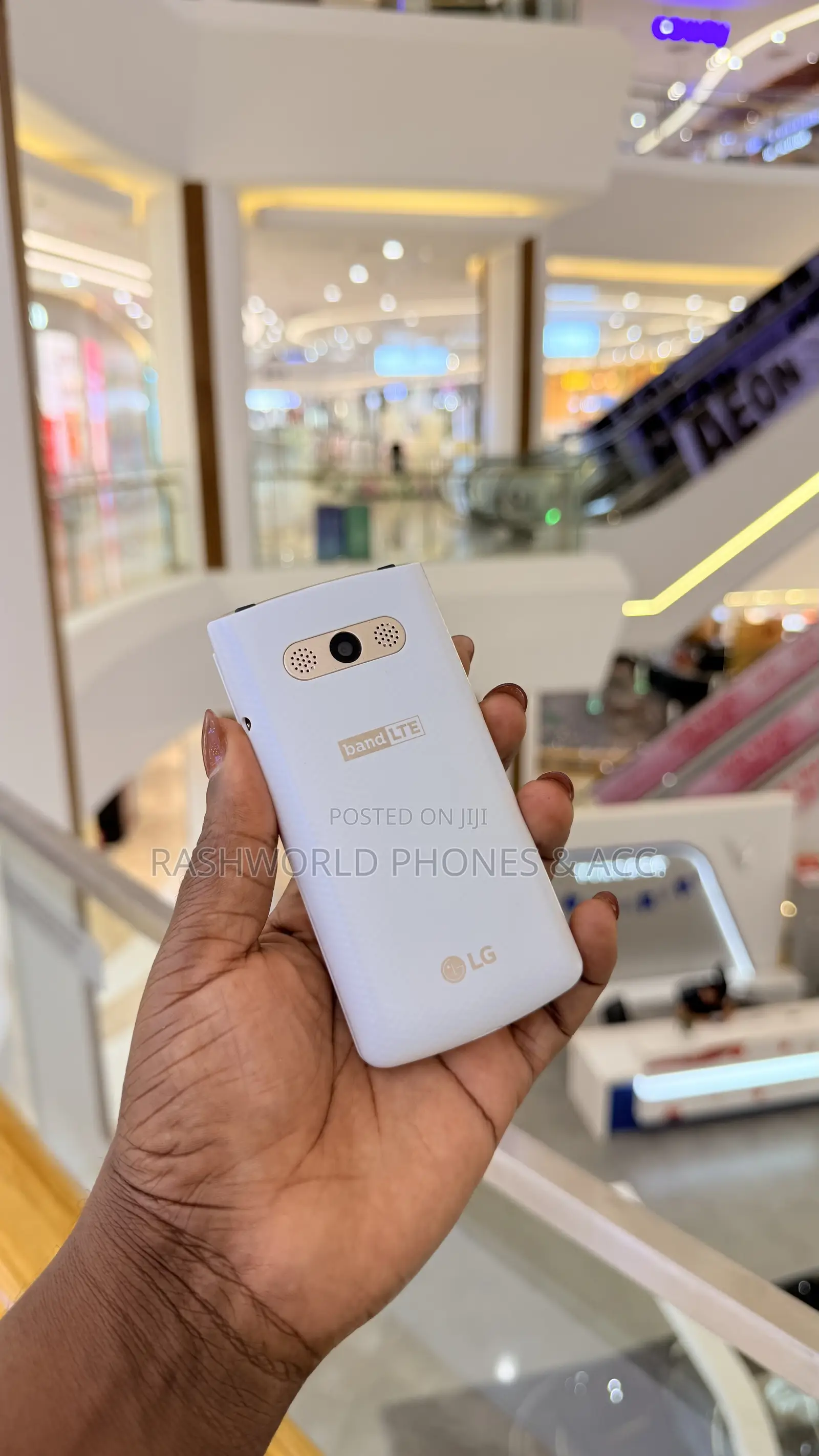 New LG Folder 8 GB White