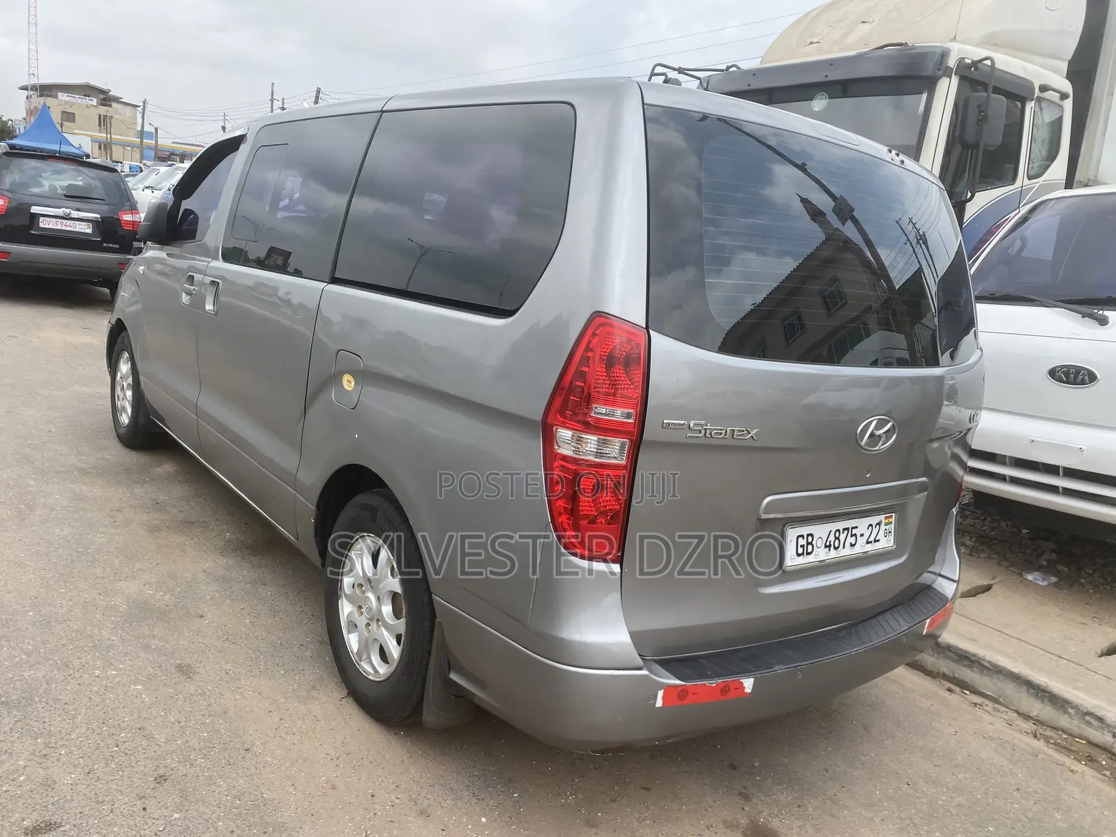 Hyundai Starex 2013 Brown